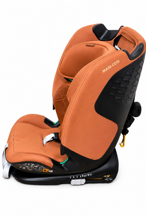 Maxicosi Titan Pro 2 i Size car seat and Isofix base